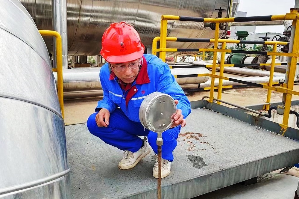 2021年度集团劳动模范、宜昌太阳成集团tyc33455cc硫酸厂硫酸车间主任吴启国吴启国.jpg 2021年度集团劳动模范、宜昌太阳成集团tyc33455cc硫酸厂硫酸车间主任吴启国吴启国.jpg